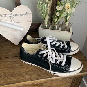 WOMENS CONVERSE BLACK LOW SZ 8.5